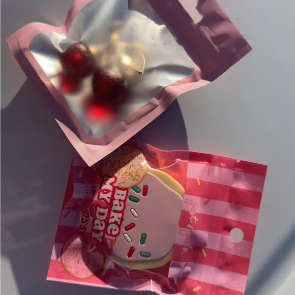 Michael Kors Valentine’s Day Purse gift basket🧸💌 - Picture 5 of 6